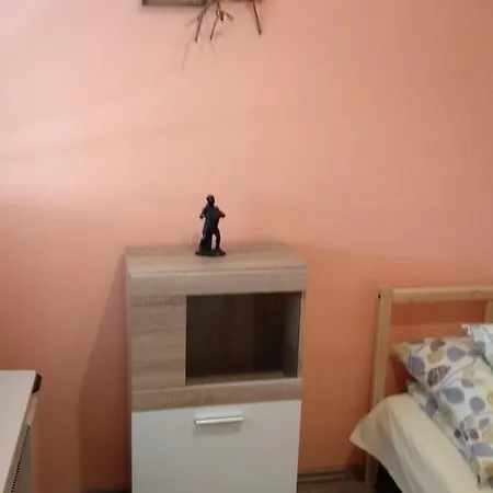 شقة Agria